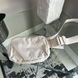 NWT (OG Strap) Lululemon Everywhere Belt Bag